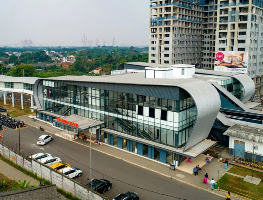 4 km ke Stasiun Cisauk